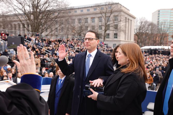 Josh Shapiro takes the oath of office to become Pennsylvania's 48th governor.