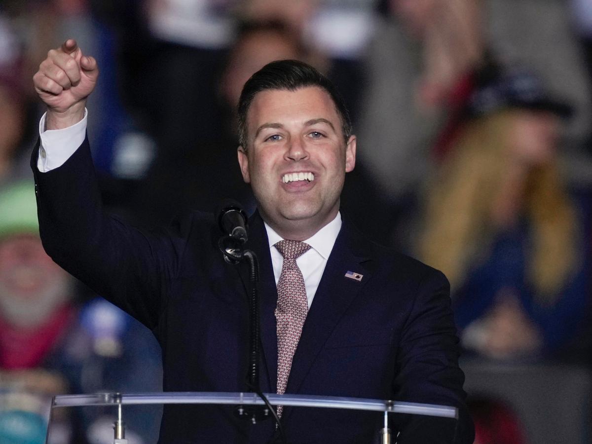 Swing-district Republicans navigate Trump's Venezuela push amid economic concerns