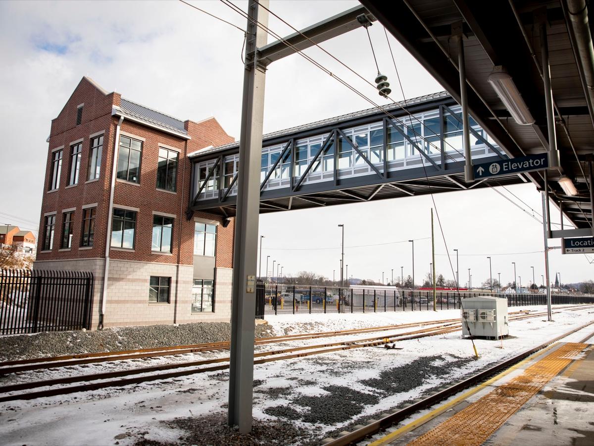 Great PA News Quiz: Sunday sues tech company, Amtrak plans more service, and Pa. peaches run short