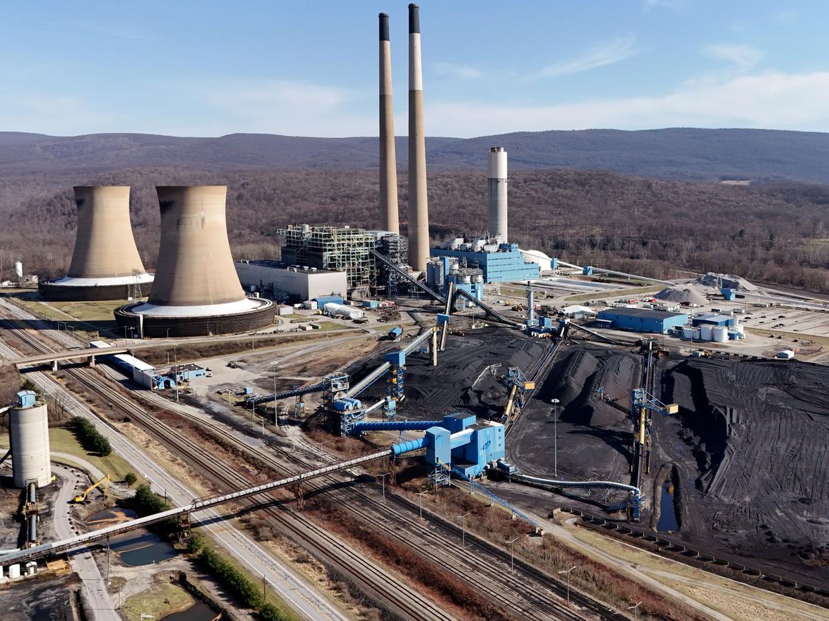 spotlightpa.org - Jake Bittle - Data centers are slowing America's shift away from coal