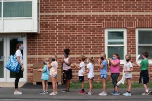 There is no statewide mandate to wear masks in public schools, though Gov. Tom Wolf has called the GOP-led legislature to institute such a requirement. There is no statewide mandate to wear masks in public schools, though Gov. Tom Wolf has called the GOP-led legislature to institute such a requirement.