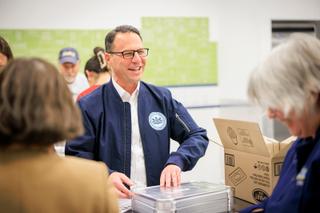 Gov. Josh Shapiro volunteered to package meals at MANNA (Metropolitan Area Neighborhood Nutrition Alliance) ahead of the Thanksgiving holiday