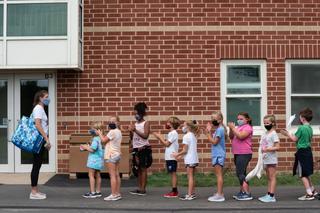 There is no statewide mandate to wear masks in public schools, though Gov. Tom Wolf has called the GOP-led legislature to institute such a requirement. There is no statewide mandate to wear masks in public schools, though Gov. Tom Wolf has called the GOP-led legislature to institute such a requirement.