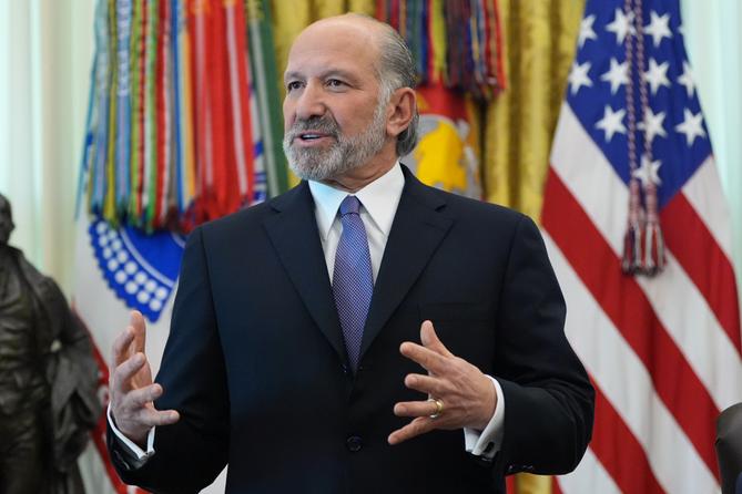 Commerce Secretary Howard Lutnick speaks before President Donald Trump signs an executive order in the Oval Office.