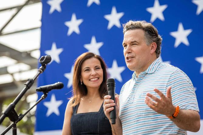 U.S. Senate candidate Dave McCormick (right).
